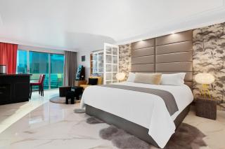 Lucky You Double Balcony On LV Strip - 9