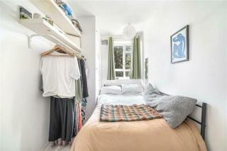 Stylish 3 Bed Flat w Balcony in Tottenham - 6