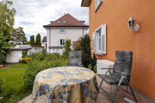 Rotes Haus über den Weinbergen - Costanza - 1