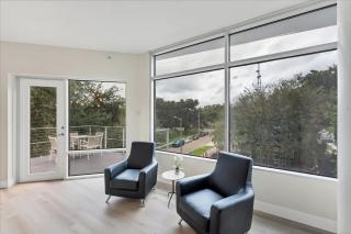 Large Corner 3 Bdrm Oasis Lake Eola - 2