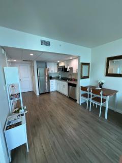 Stunning Water View Suite - 8