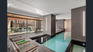 Cosy apartment in the heart of CBD with Wifi & Parking - 8