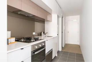 Cosy apartment in the heart of CBD with Wifi & Parking - 2