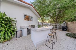 MIA Villa - Miami Getaway with Outdoor Kitchen - 4