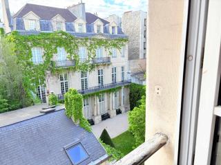 Heart Marais Bright 1BR by Melvane - 2