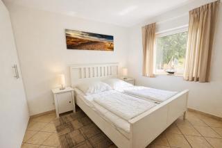 Strandwart Ferienwohnung Zingst mit Garten - 2