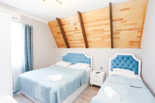 Forest Luxe A-Frame Villa - 7