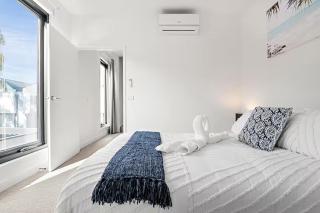 Executive home in centre of Sunshine - 2