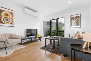 3BDR Award Winning Home in peaceful cul de sac - 3