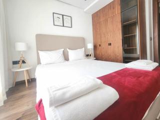 Chic 1BR, Rooftop Pool, Wifi, Self Check-in, Day and Night Security, Terrace, free parking close to all amenities - 4