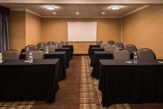 Best Western Airport Albuquerque InnSuites Hotel & Suites - 4