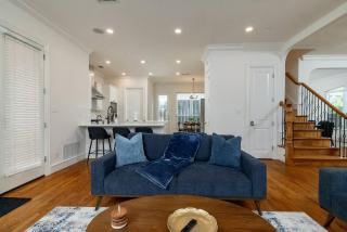 Upscale 4BR Retreat Sleeps 8 | World Cup Getaway - 8