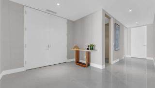 Stunning Modern Condo - 9