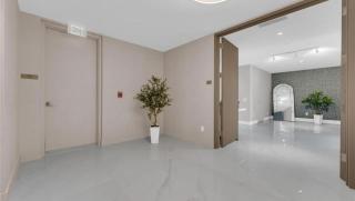 Stunning Modern Condo - 4