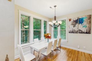 Exclusive Eugene retreat close to university with natural forest calm - 6