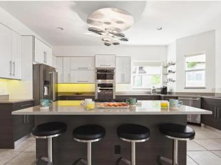 Stunning Sunsets and Waterfront Elegance - Sunset Shore on 28th - Roelens - 7