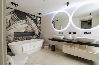 Villa with Infinity Pool, Whirlpool & Gym - 7