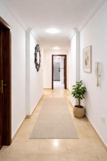 Luxury City Center Apartment Minutes from Beach & Train Station شقة فاخرة في وسط المدينة وعلى بعد دقائق من البحر - 5