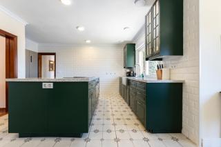 Rustic Spanish Villa Saltwater Pool - 9