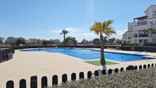 Vista al golf y piscina - 3