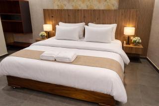 Covenant Crest Hotel - 1