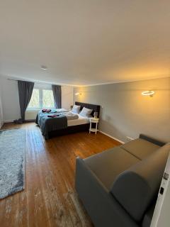 Ferienhaus für Familientreffen mit großem Garten, Parkplätzen - 5