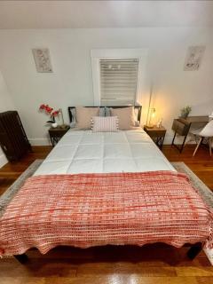 -No38- Peaceful Room in a House - 20 minute Bus Ride to Harvard Square - Convenient Location at Watertown Boston - 4