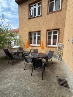Große Ferienwohnung Nähe Stadtpark, 4 Schlafzimmer, gemütliches Wohnzimmer, Terrasse, Parkplatz - 7