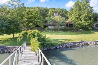The Linn Creek Lodge Family Home with Private Dock - 9
