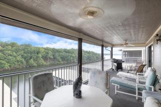 Lakefront Condo Near the State Park - 9