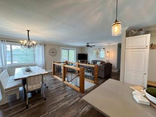 Iggy & Al's Treehouse: Northwoods Getaway - 4