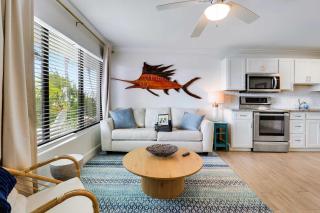 Sailfish Suites 5 - Waterfront Lodging - 4