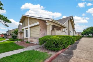 Modern & Elegant 3BR Home Steps from NRG Stadium & Texas Medical Center - 9