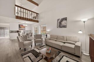 Modern & Elegant 3BR Home Steps from NRG Stadium & Texas Medical Center - 7