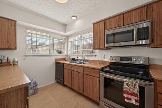 Modern & Elegant 3BR Home Steps from NRG Stadium & Texas Medical Center - 2