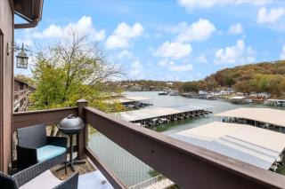 Lakefront Condo Indoor pool, sauna, & pickle ball! - 9