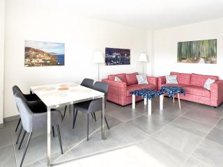 Beach Apartment with Pool, Terrace - 4