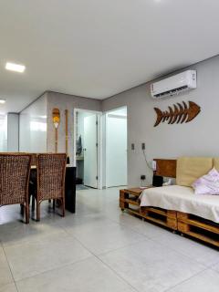 F1- 2 Suítes, sala e cozinha tudo com Ar Condicionado Split, 2 banheiros, 1 Lavabo, 1Garagem e internet rápida - Beira Mar - 7