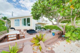 Sublime House On The Beach in The Charming South Sound - 1