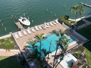 Breath-Taking Bayfront, Beach across the Street! - 0
