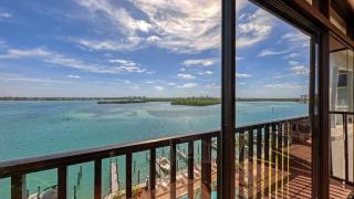 Breath-Taking Bayfront, Beach across the Street! - 4