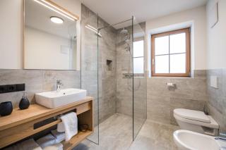 Kuenz Dolomites App 4 - 4