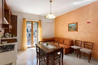 Ce Tour - Nonni's Lemon House - 8