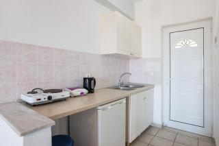 Yiannis Studio 6 - 4