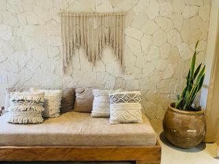 Modern Condo Retreat Rooftop Pool - 4