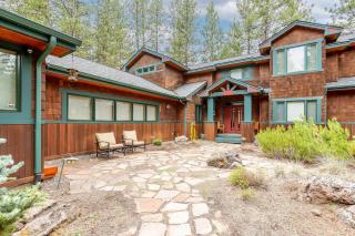 Sunriver Riverfront Escape Spacious 4 Bedroom Home with River Access and Pet-Friendly Features - 5