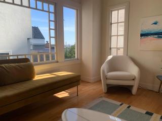 Gorgeous Apt High Atop Nob Hill - 1