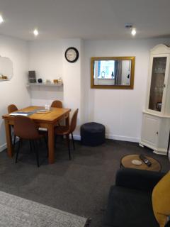 Close to the Seaside - sleeps 4 free wifi parking - 6