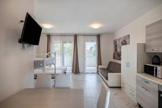 Planet Suite 203 - 8