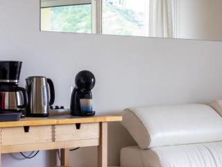 Pieds Dans L'eau Madame est Servie - 2